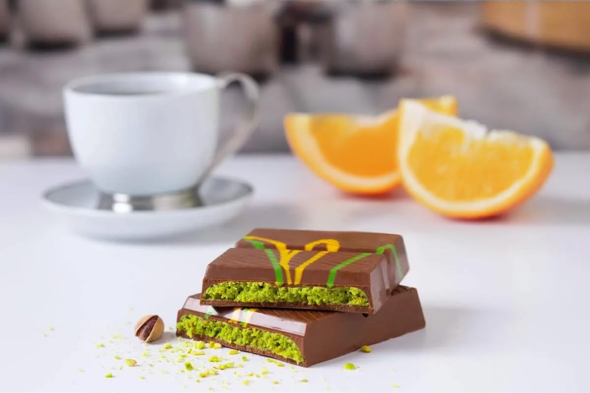 UniqBite Dubai Chocolate Bar Pistachio, Crunchy Loaded Viral Knafeh Chocolate Bar with Pistachio Cream and Kataifi, 7 oz (200gr)